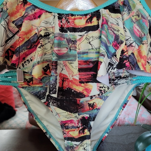 Colorful Beach Print Bikini Set - Picture 2 of 12